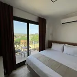 Hotel Lotus Port *