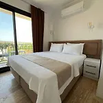 Hotel Lotus Port *