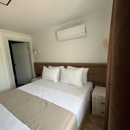 Lotus Port Hotel *
