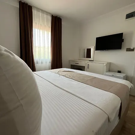 Hotel Lotus Port *
